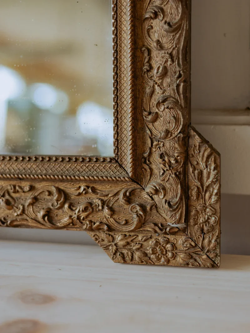 Georges, le miroir à moulures doré N°1094
