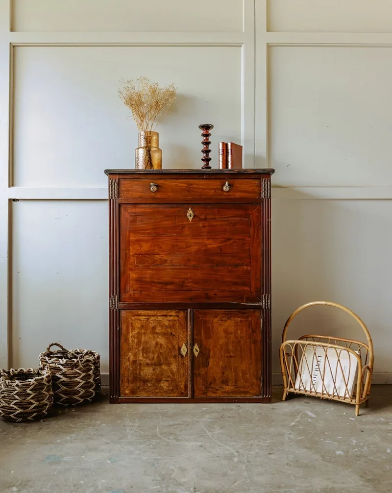 Honoré, le secrétaire en bois et placage de noyer N°164