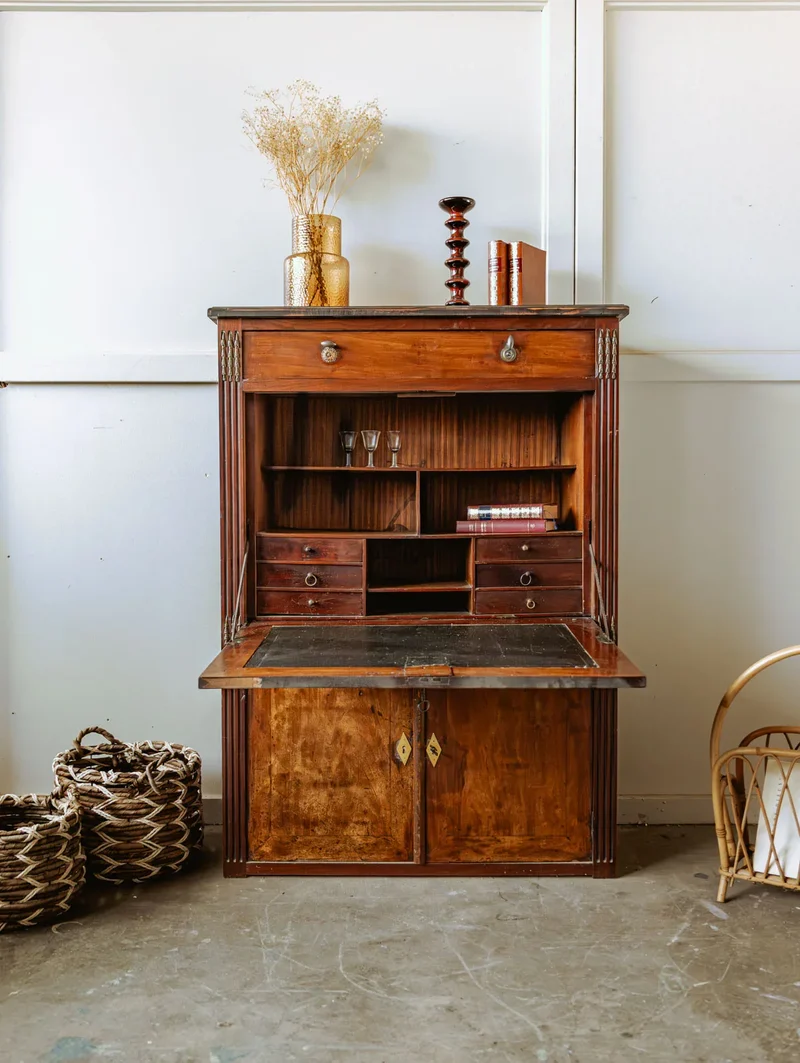 Honoré, le secrétaire en bois et placage de noyer N°164