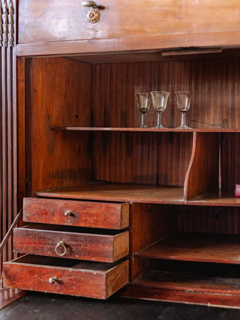 Honoré, le secrétaire en bois et placage de noyer N°164