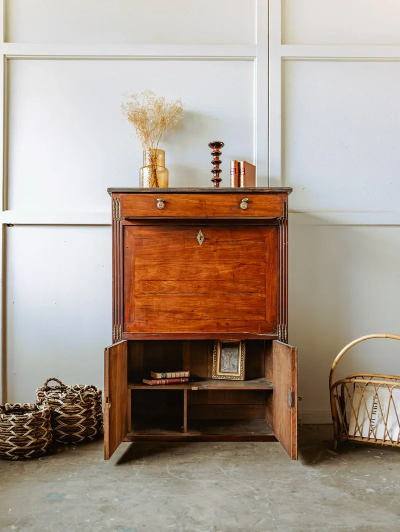 Honoré, le secrétaire en bois et placage de noyer N°164