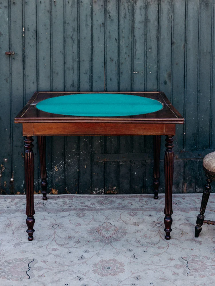 Billie, la table de jeux pliante en acajou N°8