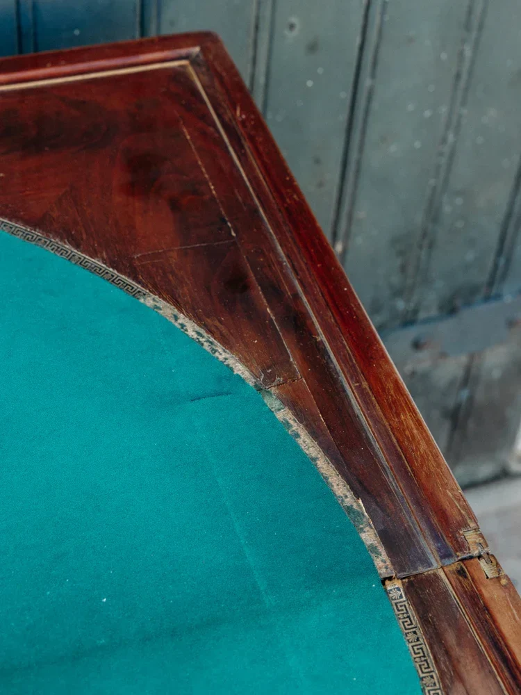 Billie, la table de jeux pliante en acajou N°8