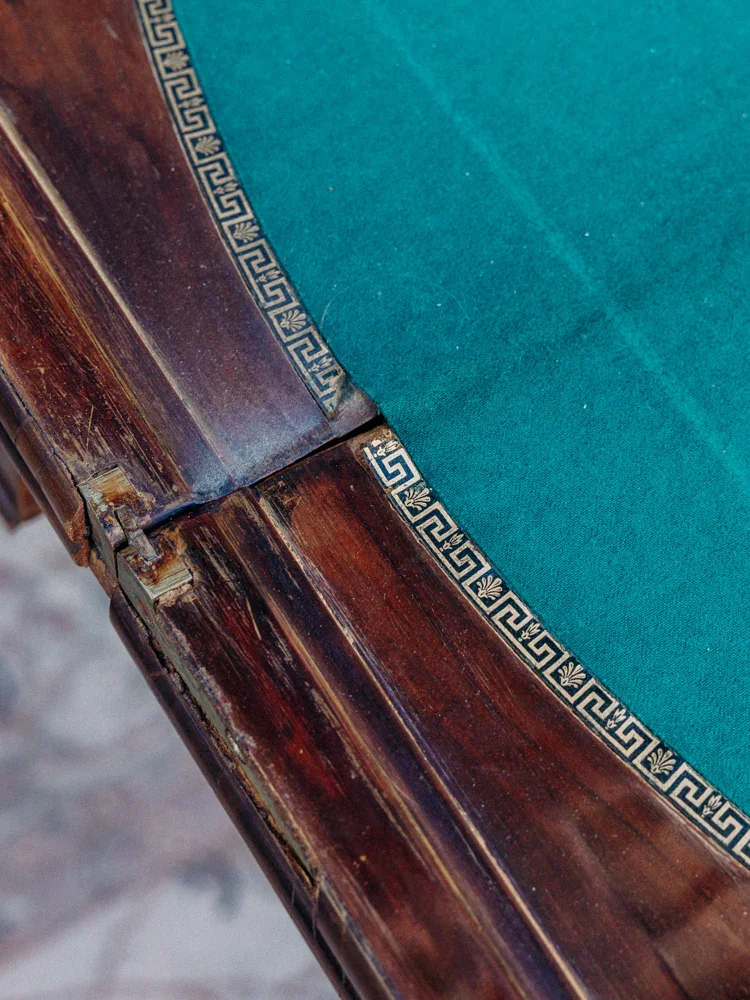 Billie, la table de jeux pliante en acajou N°8