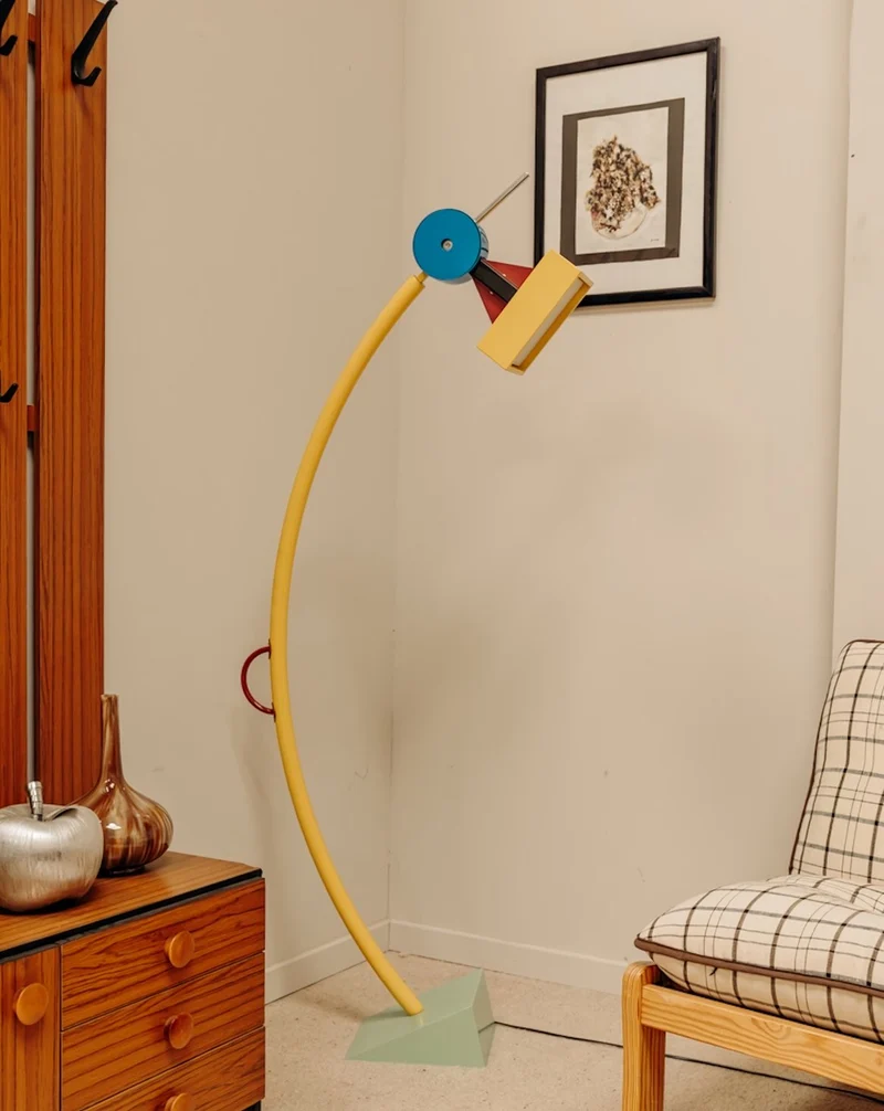 Julien, le lampadaire coloré et géométrique N°364