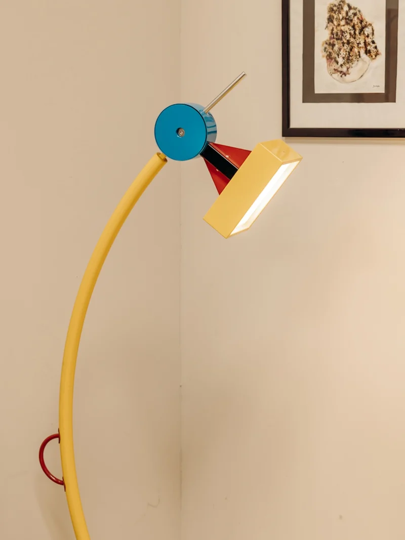 Julien, le lampadaire coloré et géométrique N°364