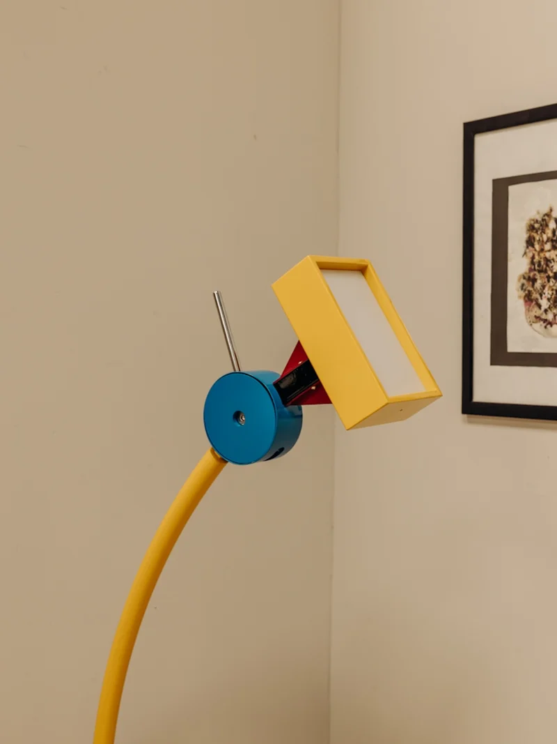 Julien, le lampadaire coloré et géométrique N°364