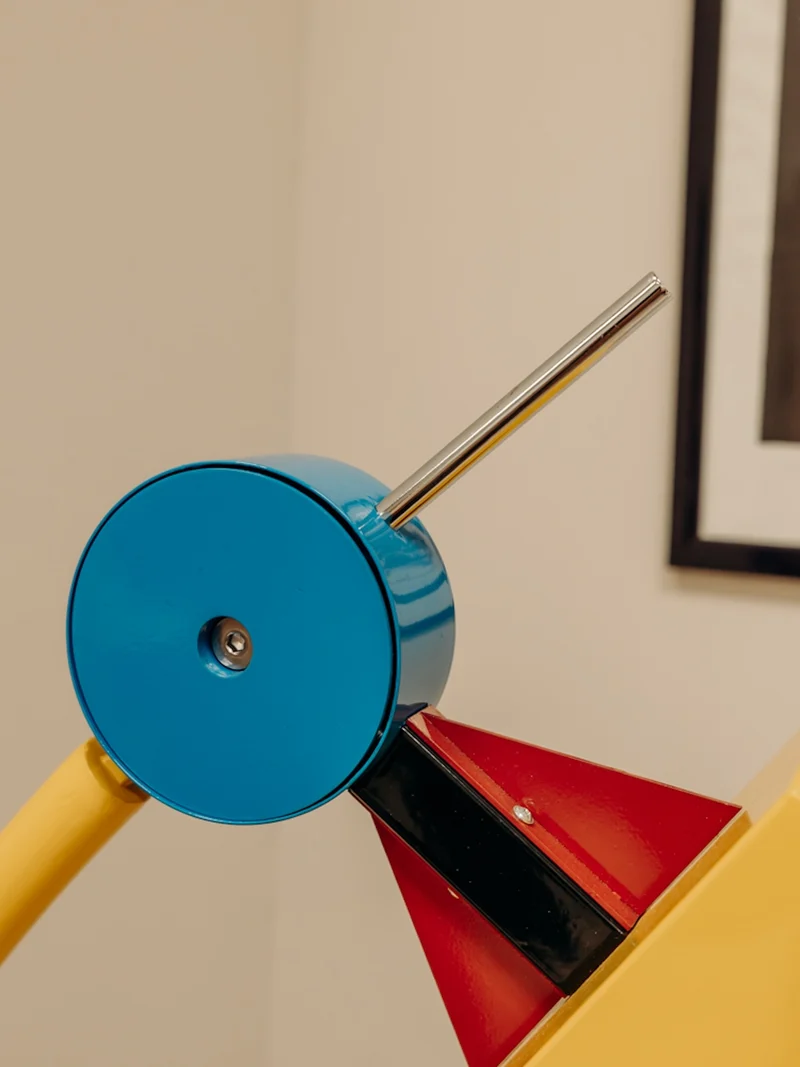 Julien, le lampadaire coloré et géométrique N°364