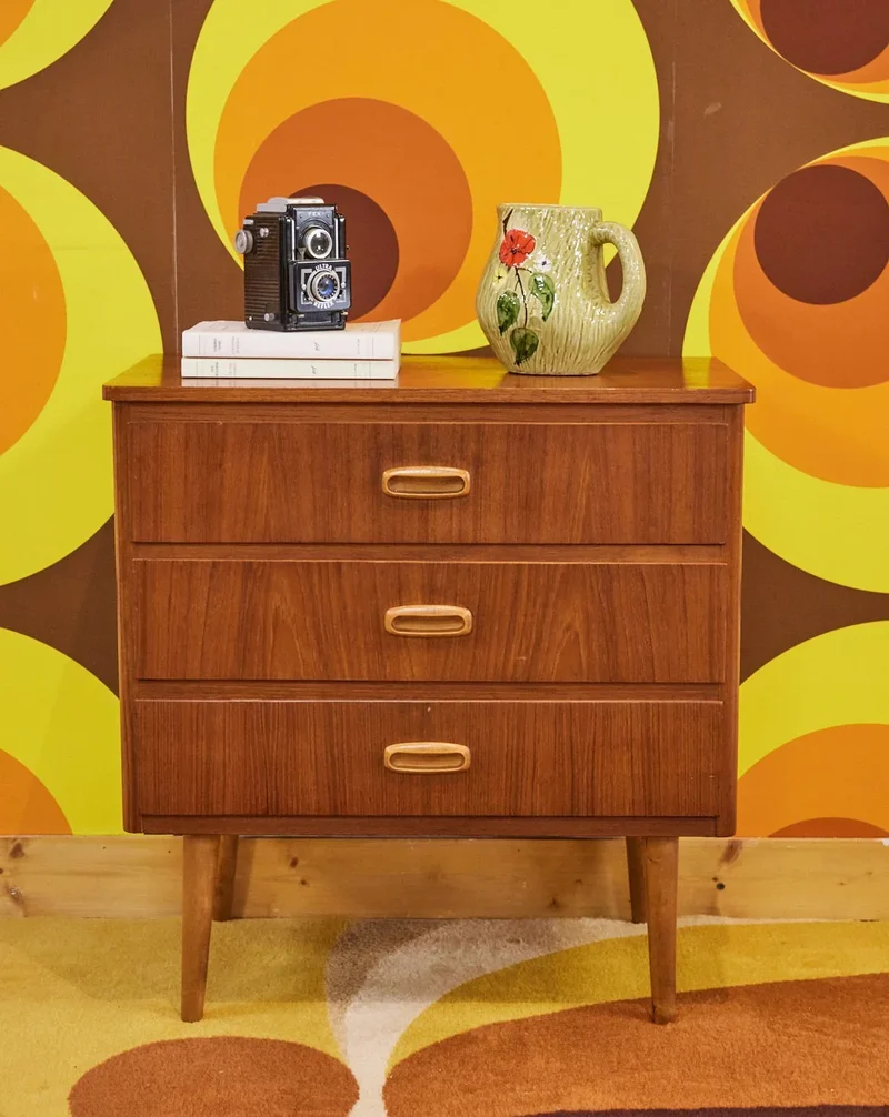 Olga, la petite commode scandinave en teck N°429