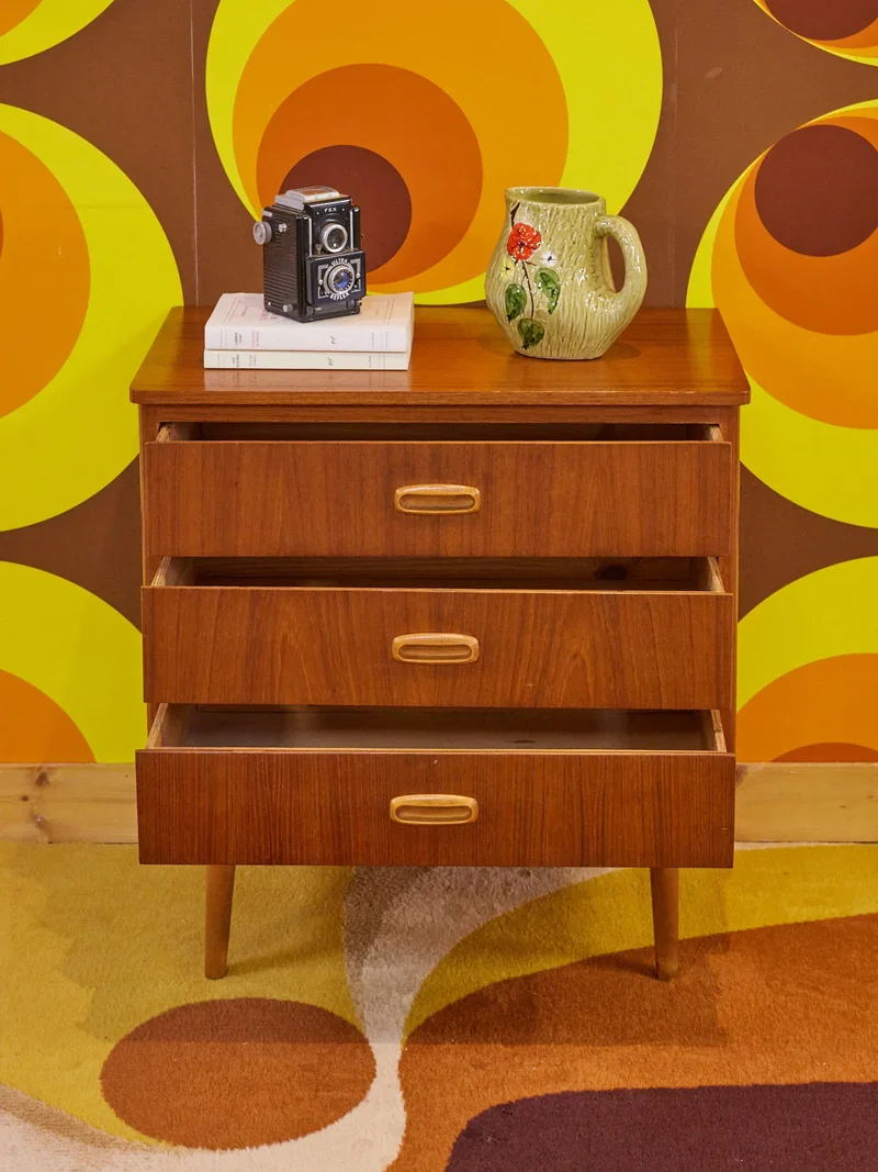 Olga, la petite commode scandinave en teck N°429