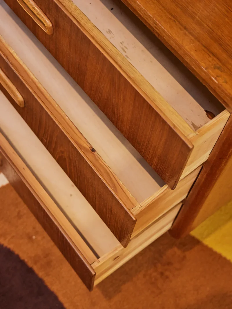 Olga, la petite commode scandinave en teck N°429