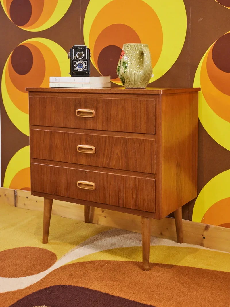 Olga, la petite commode scandinave en teck N°429