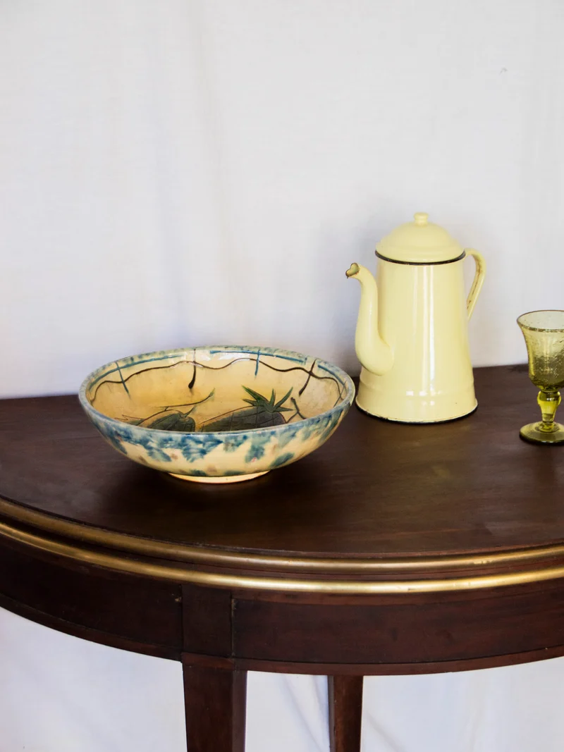 Romy, la table à manger demi-lune en cuir N°651
