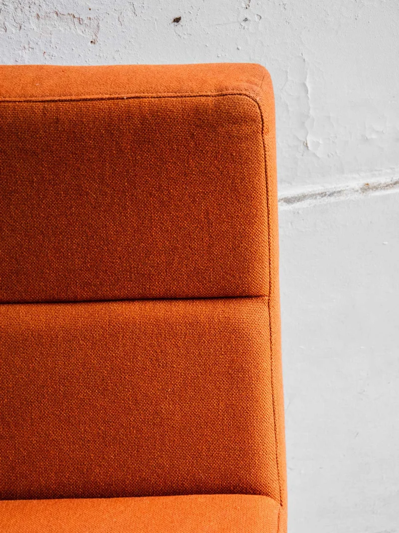 Olivia, la chauffeuse au tissu orange N°85