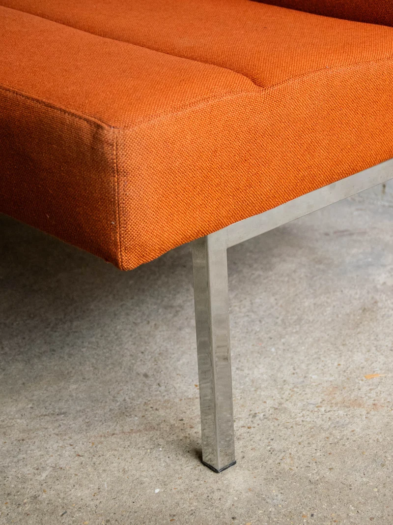 Olivia, la chauffeuse au tissu orange N°85