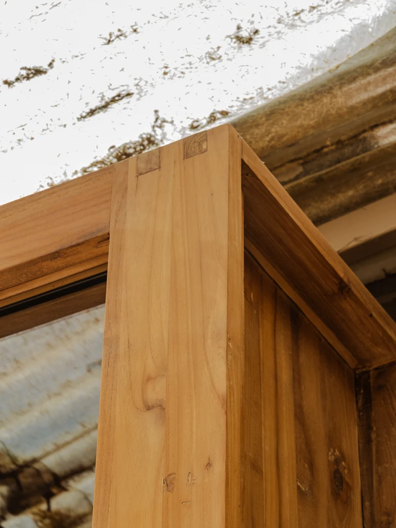 Victoria, la vitrine en bois N°202