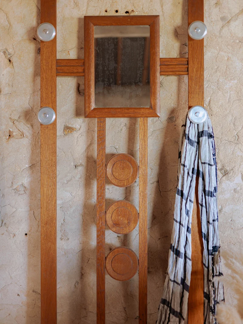 Max, le porte-manteau en bois foncé N°311