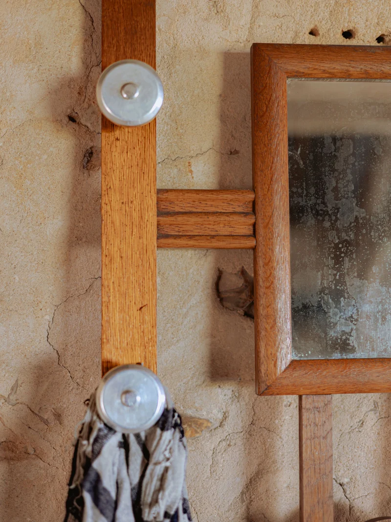 Max, le porte-manteau en bois foncé N°311