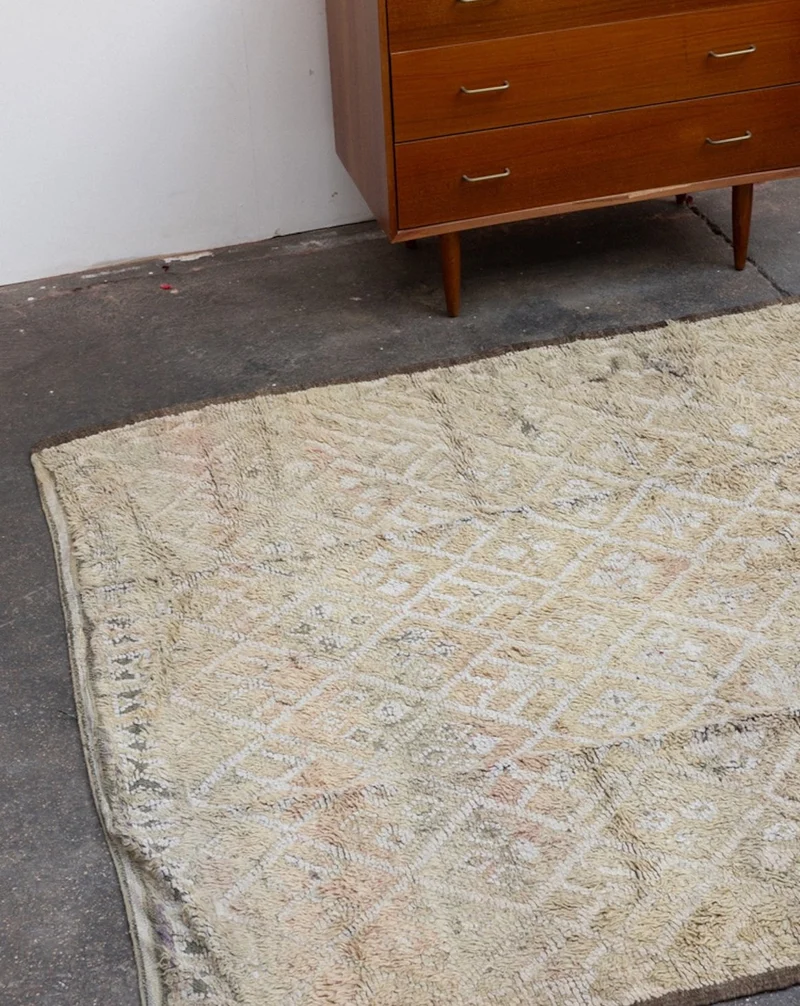 Olivier, le tapis en laine de l'Atlas vert et beige N°58