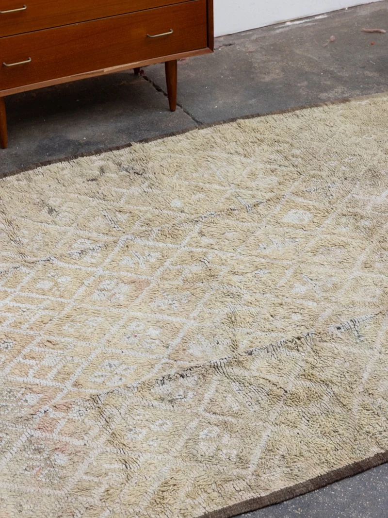 Olivier, le tapis en laine de l'Atlas vert et beige N°58