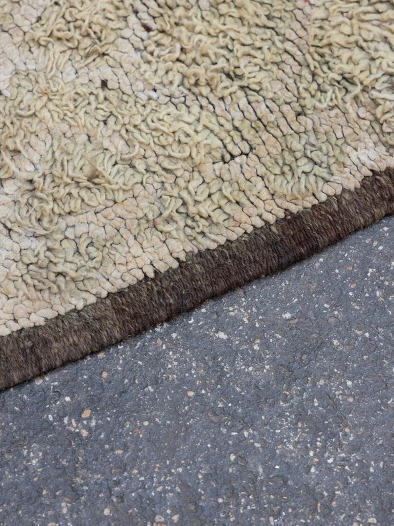 Olivier, le tapis en laine de l'Atlas vert et beige N°58