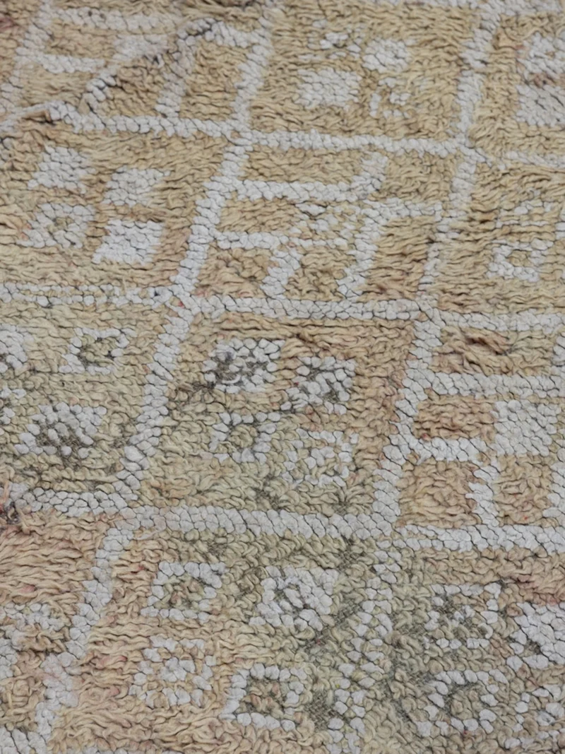 Olivier, le tapis en laine de l'Atlas vert et beige N°58