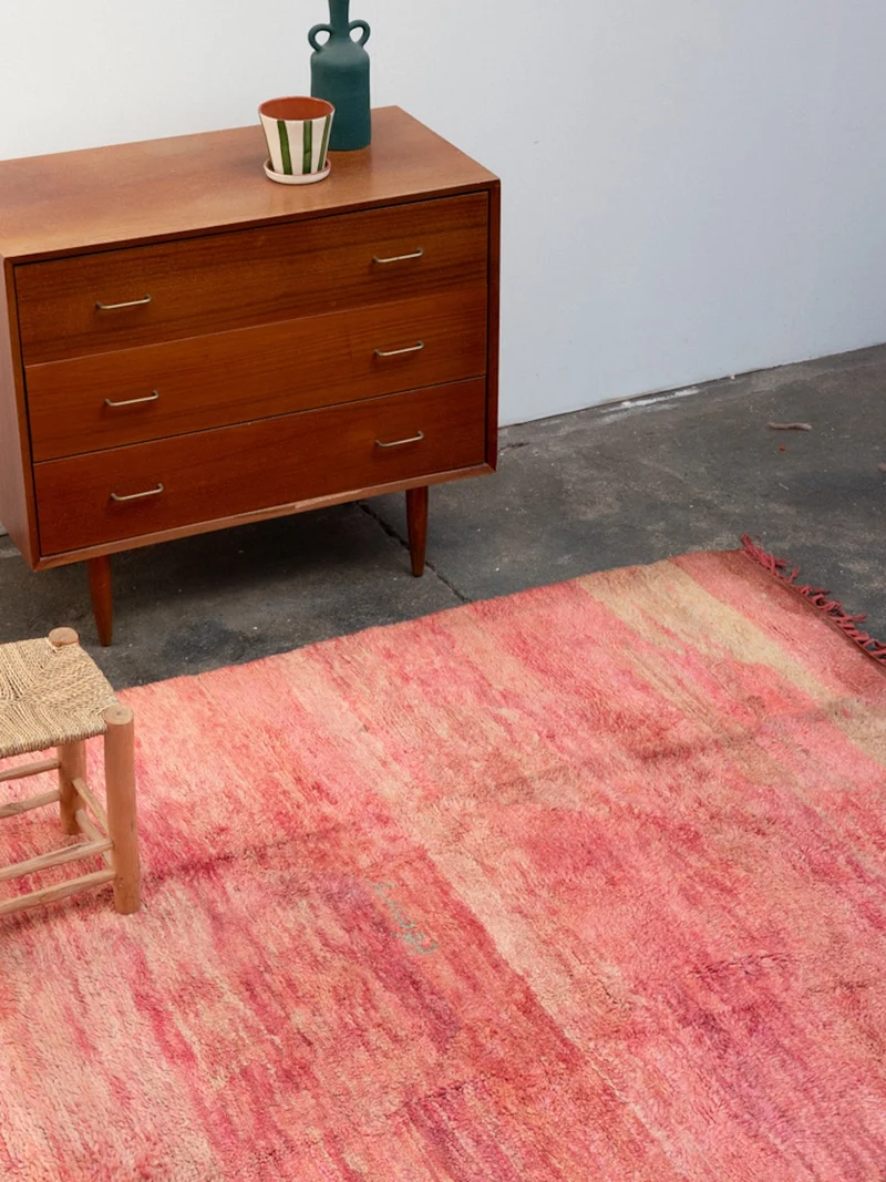 Olivier, le tapis en laine naturelle de l'Atlas rose N°57