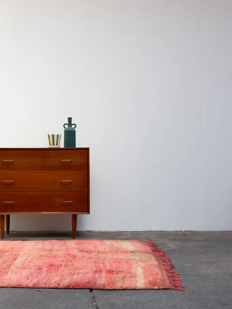Olivier, le tapis en laine naturelle de l'Atlas rose N°57