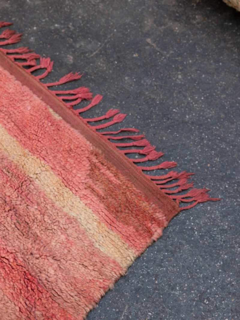 Olivier, le tapis en laine naturelle de l'Atlas rose N°57