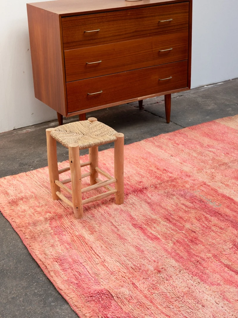 Olivier, le tapis en laine naturelle de l'Atlas rose N°57