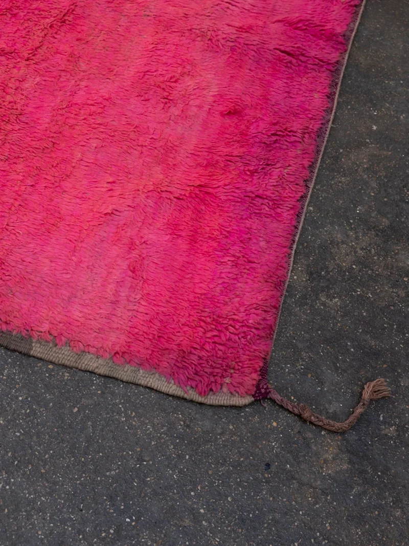 Olivier, le grand tapis de l'Atlas en laine fushia N°46