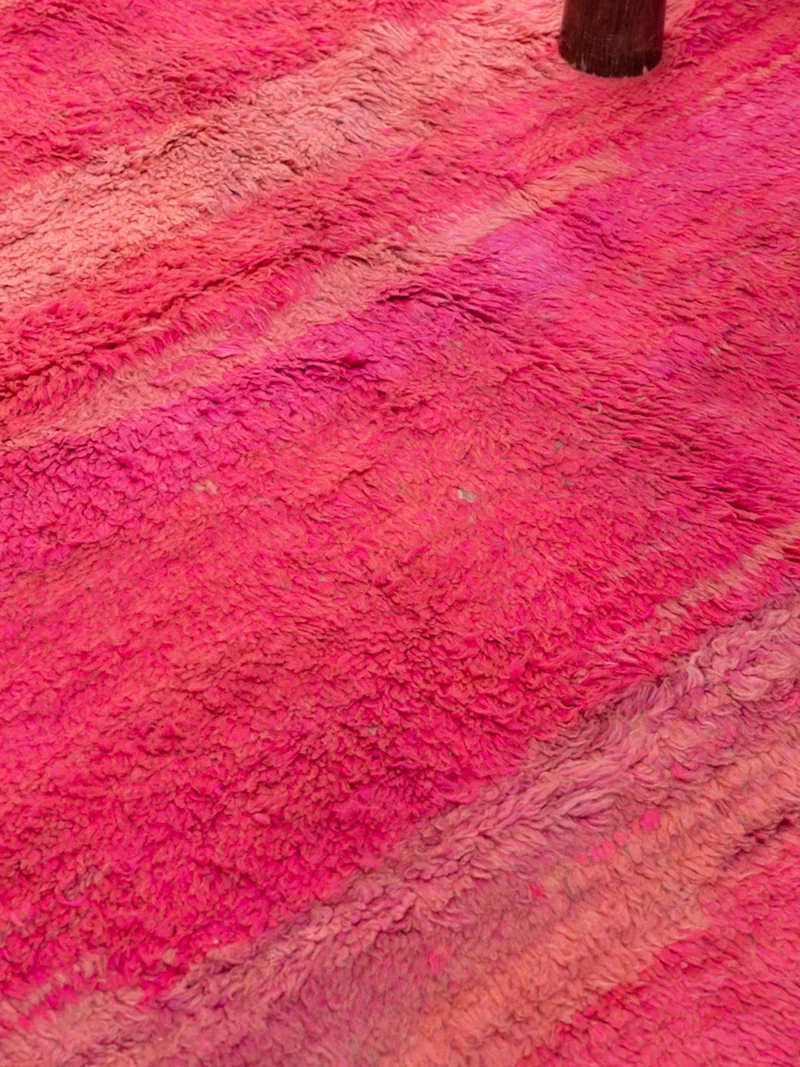 Olivier, le grand tapis de l'Atlas en laine fushia N°46