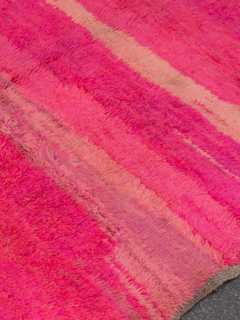 Olivier, le grand tapis de l'Atlas en laine fushia N°46