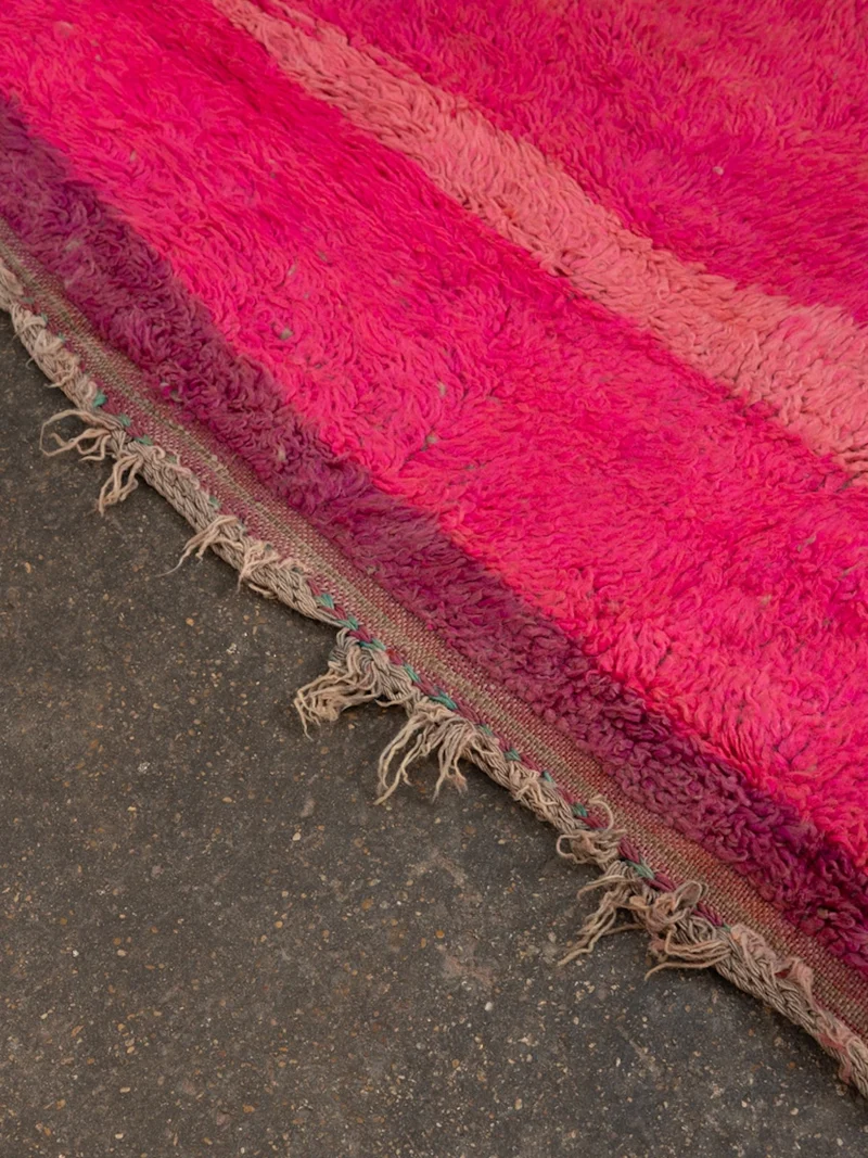 Olivier, le grand tapis de l'Atlas en laine fushia N°46