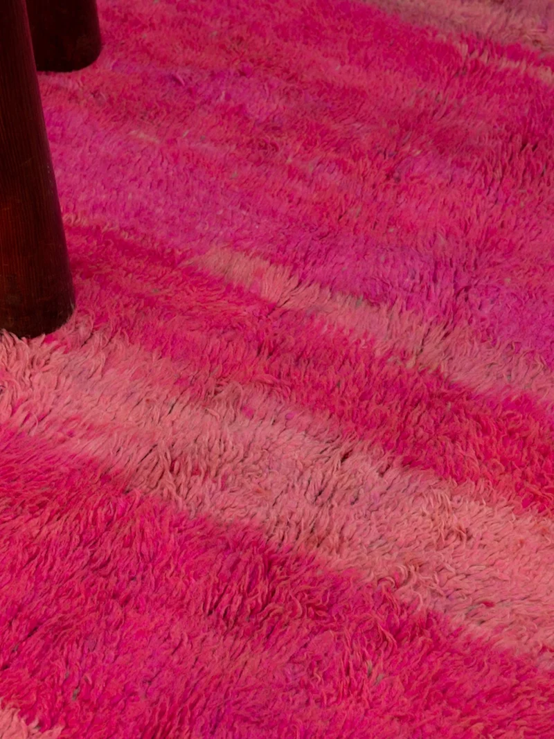 Olivier, le grand tapis de l'Atlas en laine fushia N°46