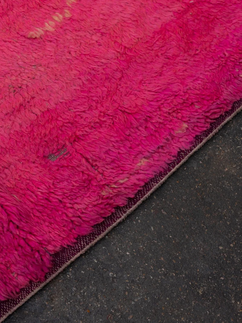 Olivier, le grand tapis de l'Atlas en laine fushia N°46