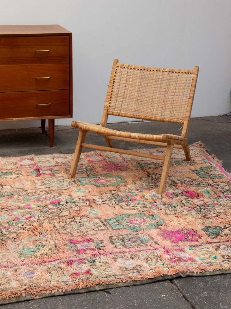 Olivier, le grand tapis de l'Atlas en laine rose et bleu N°45