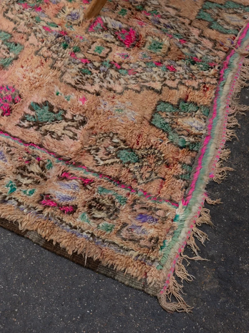 Olivier, le grand tapis de l'Atlas en laine rose et bleu N°45