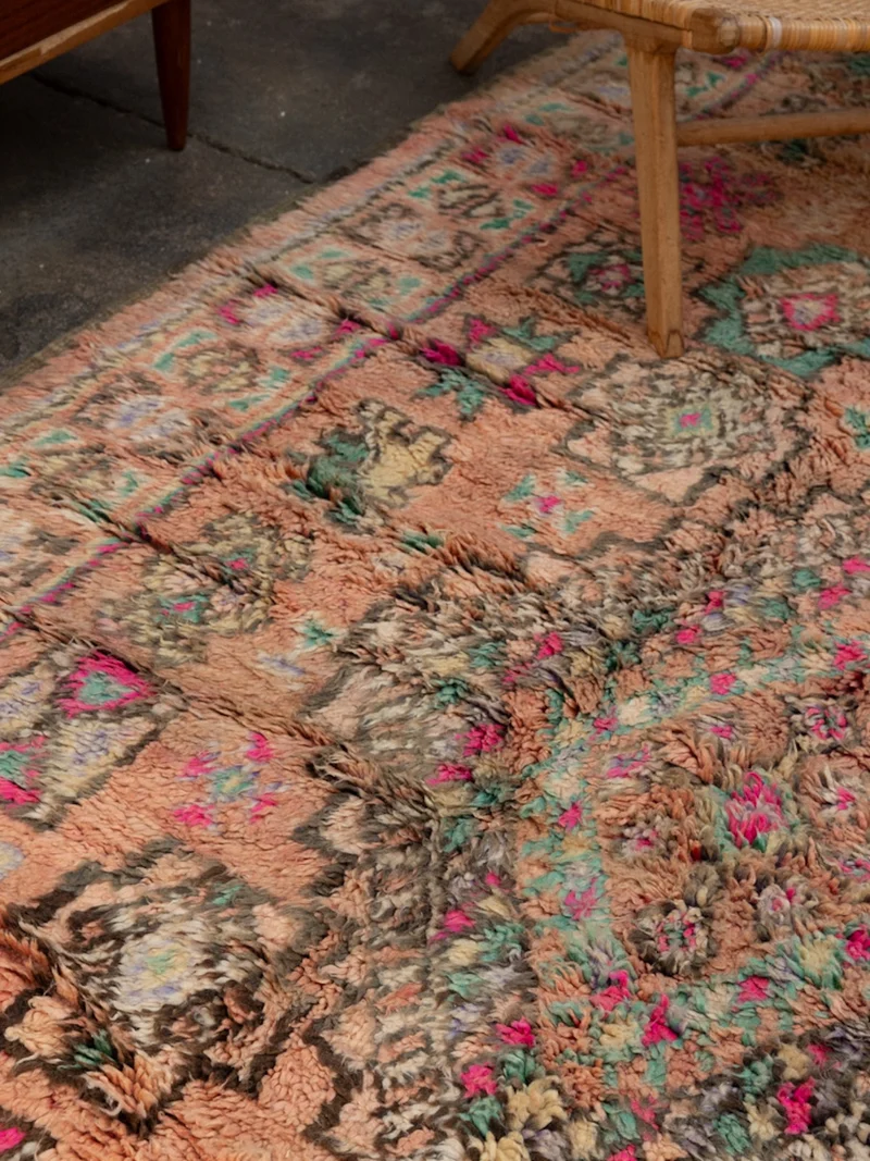 Olivier, le grand tapis de l'Atlas en laine rose et bleu N°45