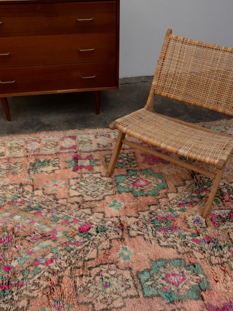 Olivier, le grand tapis de l'Atlas en laine rose et bleu N°45