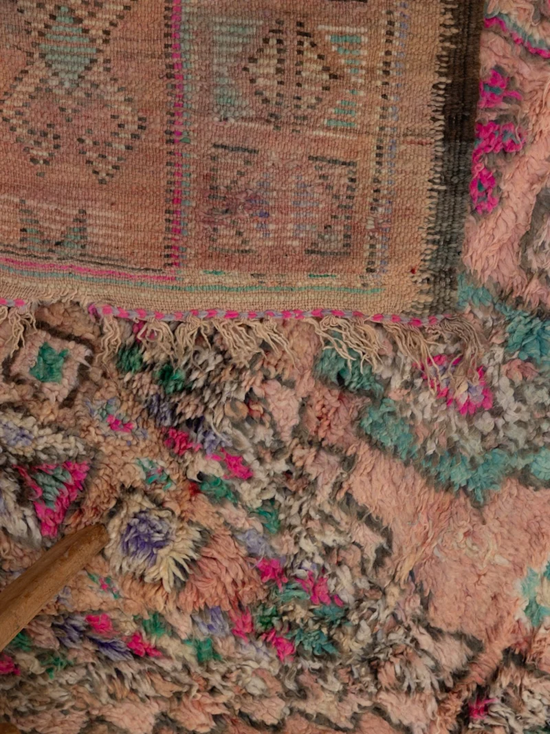 Olivier, le grand tapis de l'Atlas en laine rose et bleu N°45