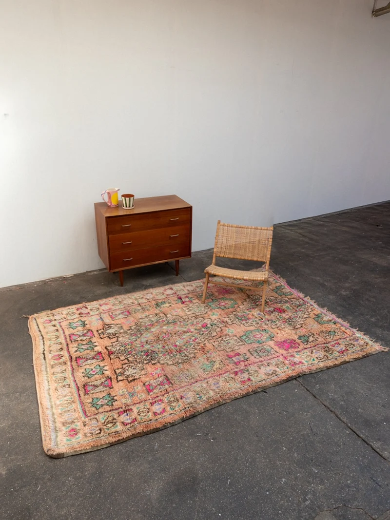 Olivier, le grand tapis de l'Atlas en laine rose et bleu N°45