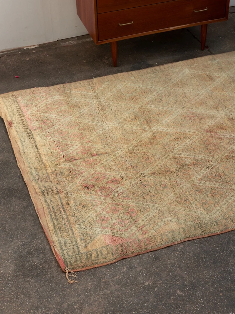 Olivier, le grand tapis de l'Atlas vert et rose en laine N°38