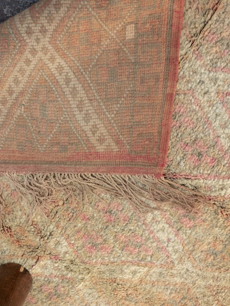 Olivier, le grand tapis de l'Atlas vert et rose en laine N°38