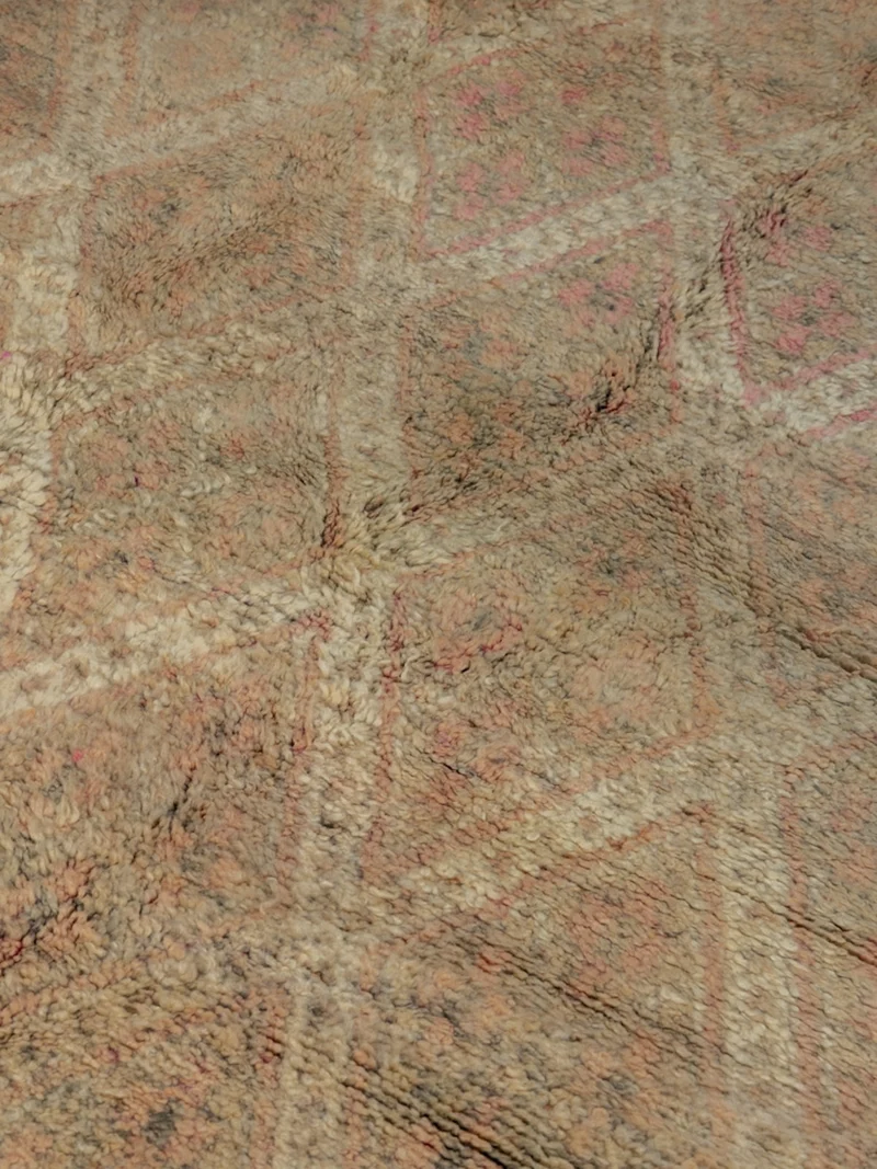 Olivier, le grand tapis de l'Atlas vert et rose en laine N°38