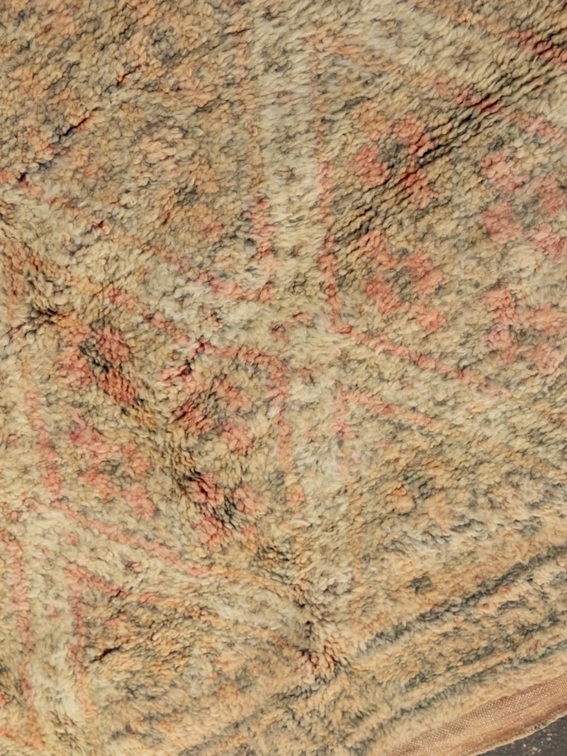Olivier, le grand tapis de l'Atlas vert et rose en laine N°38