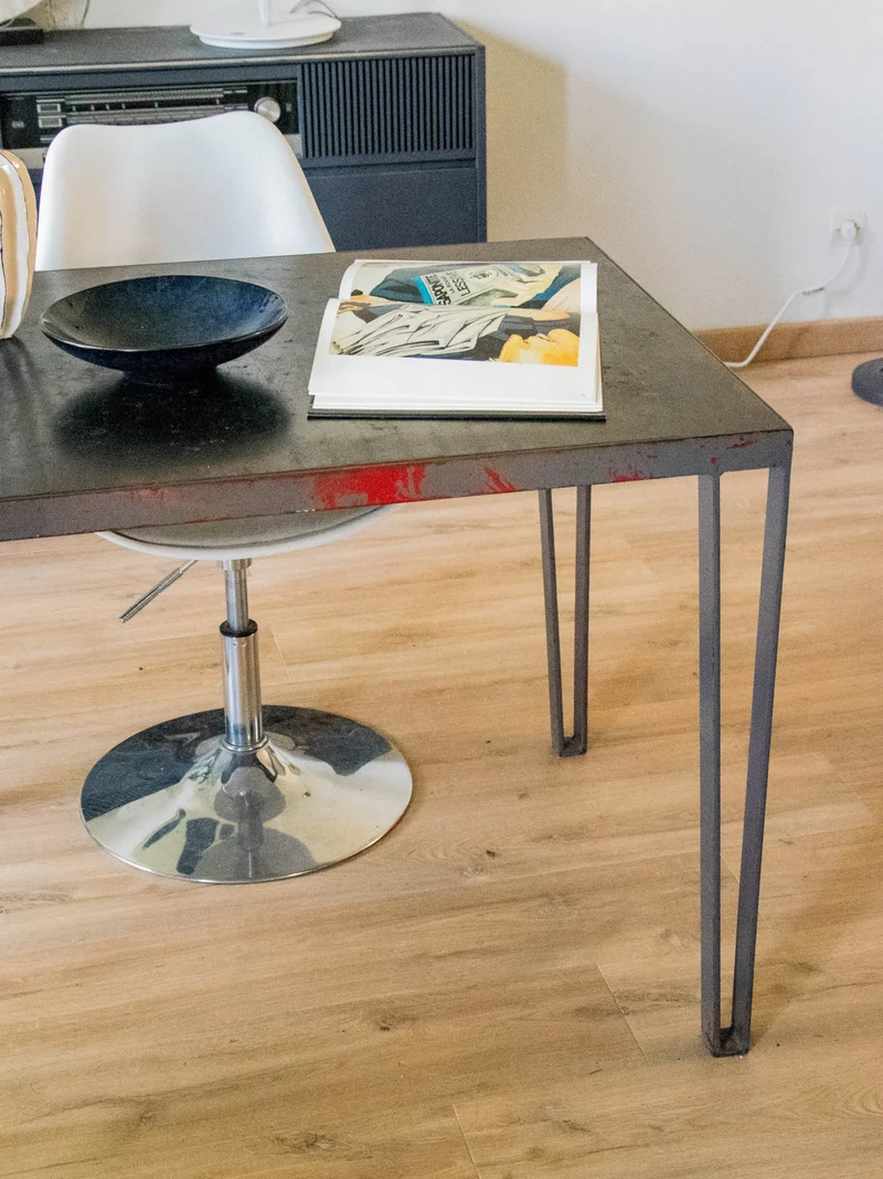 Karla, la table à manger industrielle en acier N°1129