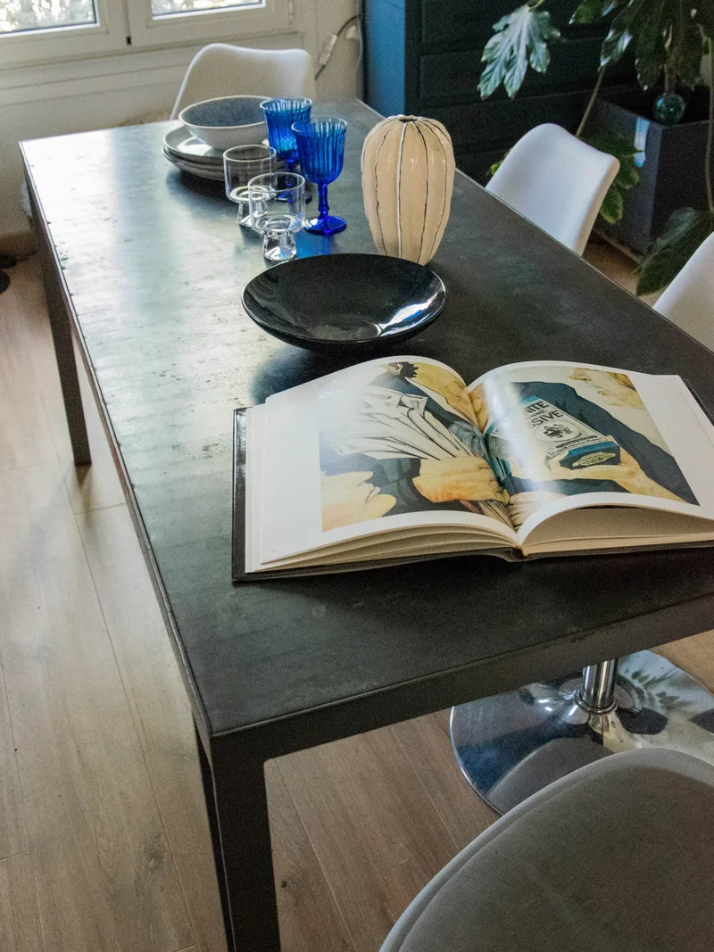 Karla, la table à manger industrielle en acier N°1129