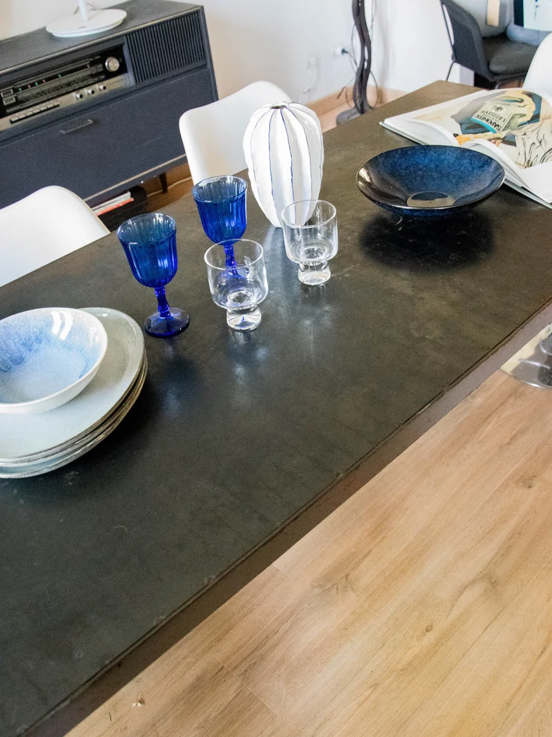 Karla, la table à manger industrielle en acier N°1129
