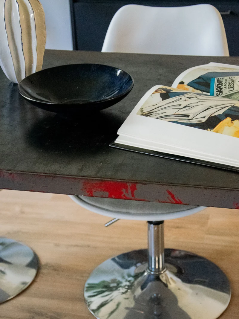 Karla, la table à manger industrielle en acier N°1129